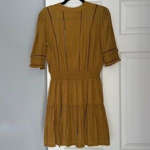 Pretty dress with open back